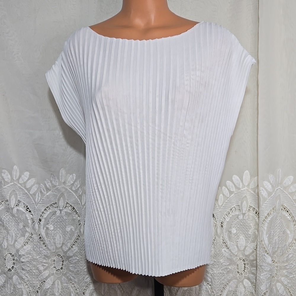 Grade & Gather White Shirt/Top/Blouse size Medium